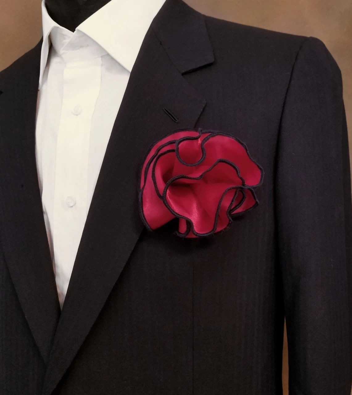 Antonio Ricci 2-in-1 Pouf Round Pocket Square - Royal Blue On Red 2 Antonio Ricci 2-in-1 Pouf Round Pocket Square - Royal Blue On Red - Image 2