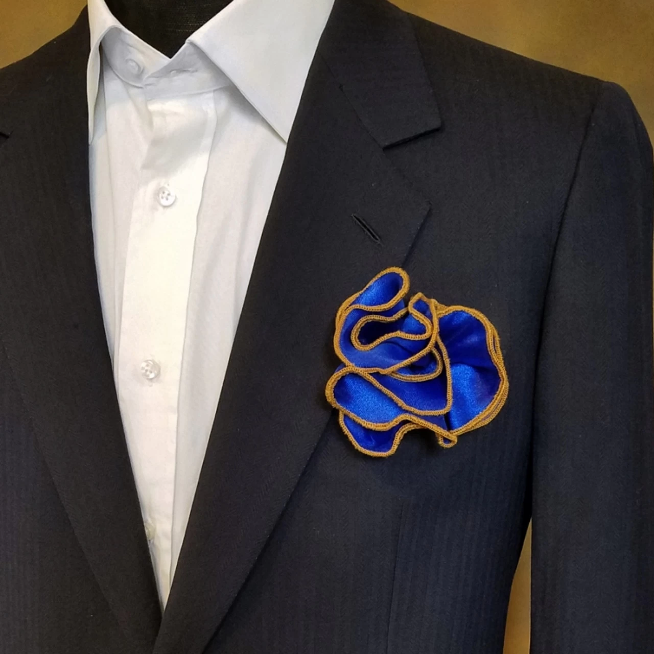 Antonio Ricci 2-in-1 Pouf Round Pocket Square - Royal Blue With Dark Gold Trim 2 Antonio Ricci 2-in-1 Pouf Round Pocket Square - Royal Blue With Dark Gold Trim - Image 2