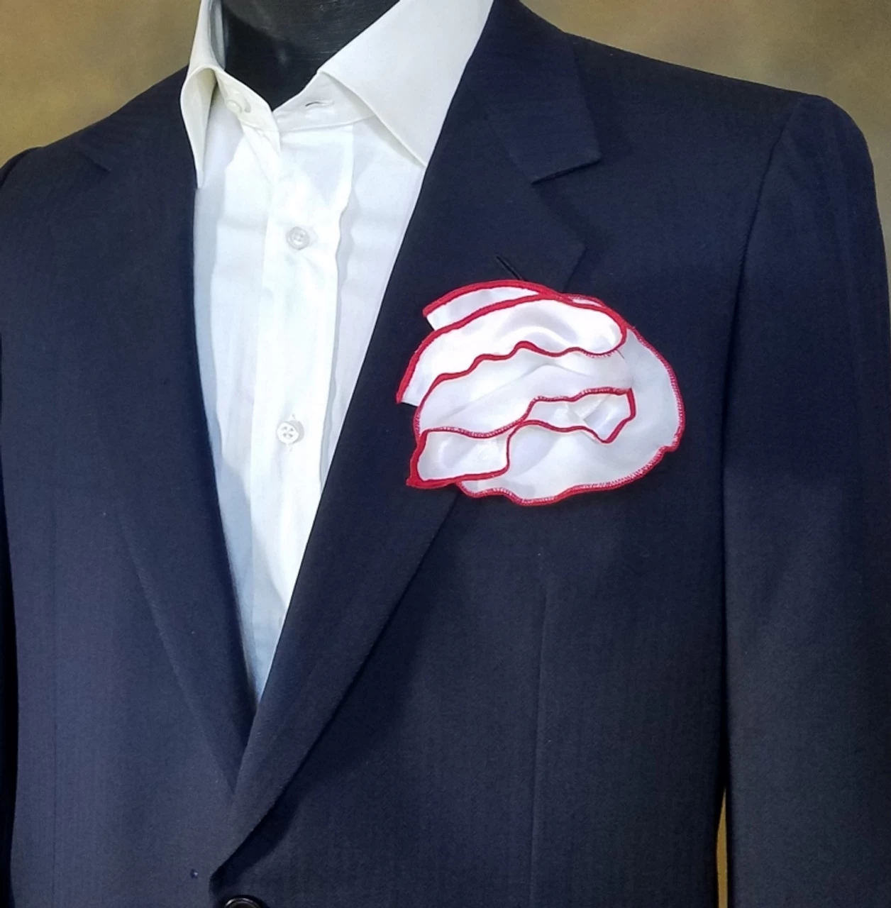 Antonio Ricci 2-in-1 Pouf Round Pocket Square - Red On White 2 Antonio Ricci 2-in-1 Pouf Round Pocket Square - Red On White - Image 2