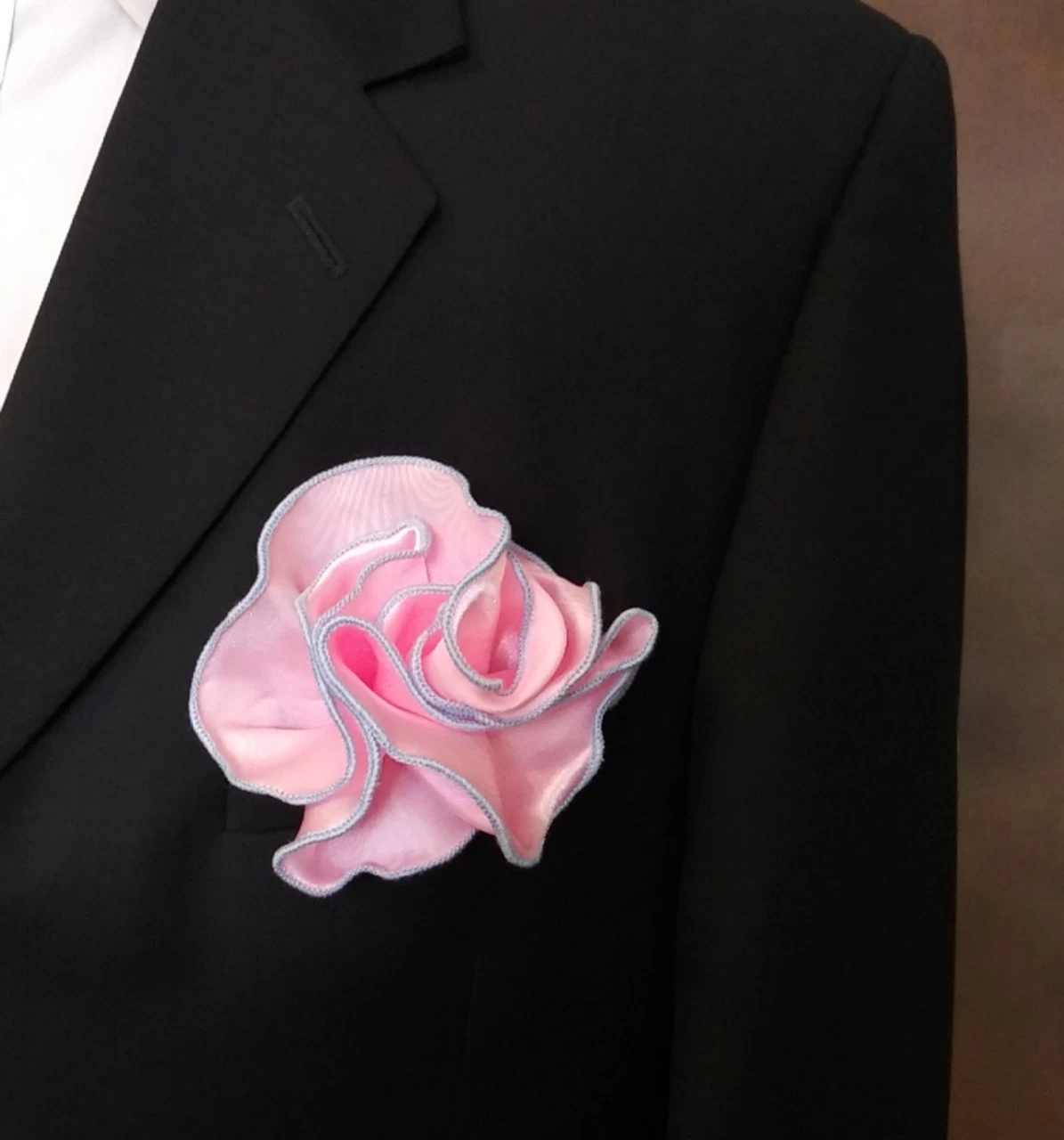 Antonio Ricci 2-in-1 Pouf Round Pocket Square - Light Blue On Pink 3 Antonio Ricci 2-in-1 Pouf Round Pocket Square - Light Blue On Pink - Image 3