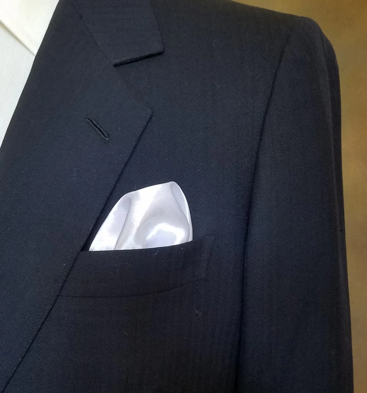 Antonio Ricci 2-in-1 Pouf Round Pocket Square - Royal Blue On White 3 Antonio Ricci 2-in-1 Pouf Round Pocket Square - Royal Blue On White - Image 3