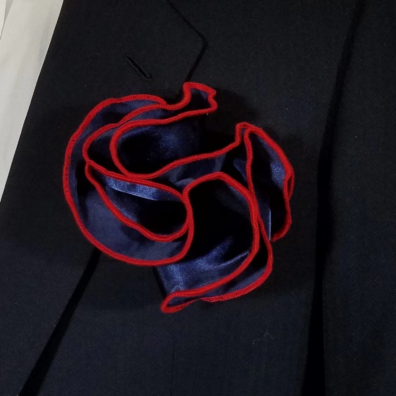 Antonio Ricci 2-in-1 Pouf Round Pocket Square - Red On Navy 1 Antonio Ricci 2-in-1 Pouf Round Pocket Square - Red On Navy