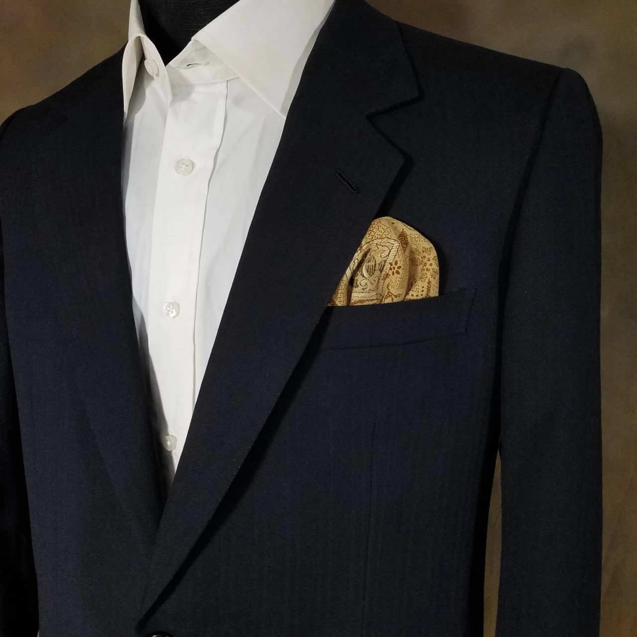 Silk Blend Pre-Folded Fan Design Pocket Square Insert - Gold & Brown 4 Silk Blend Pre-Folded Fan Design Pocket Square Insert - Gold & Brown - Image 4